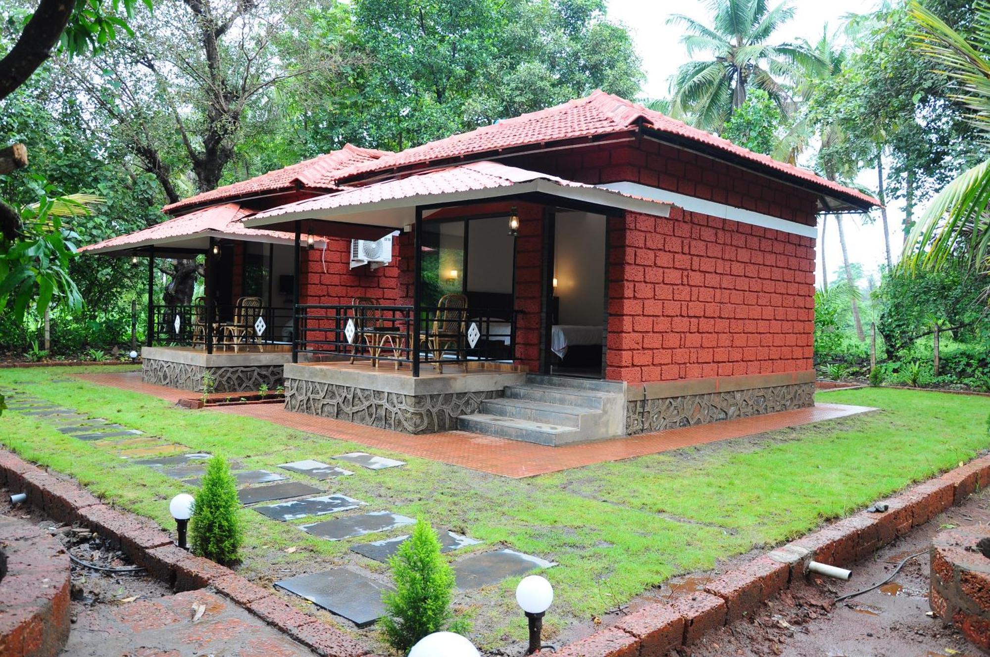 Red Roof Farmhouse Chiplun Exterior photo