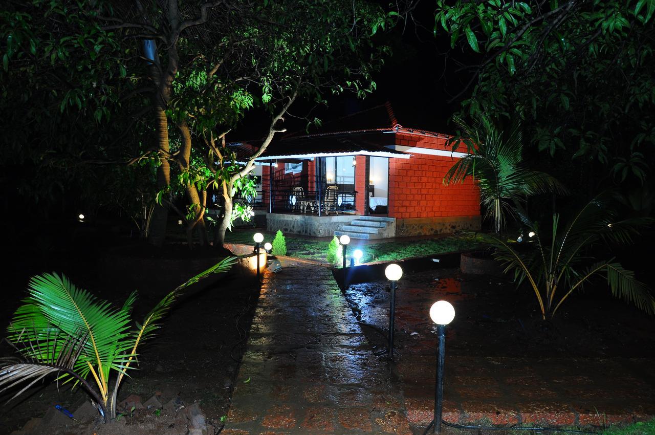 Red Roof Farmhouse Chiplun Exterior photo