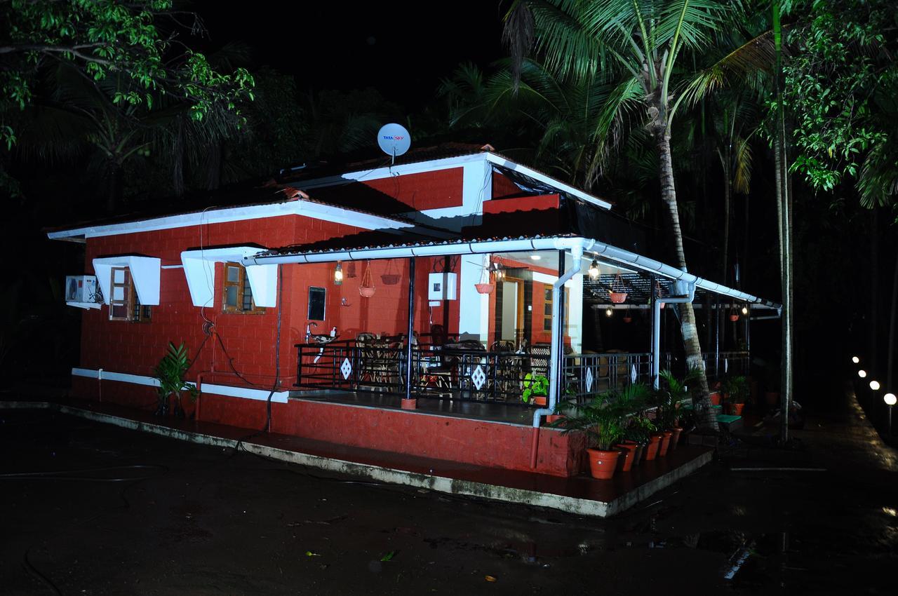 Red Roof Farmhouse Chiplun Exterior photo