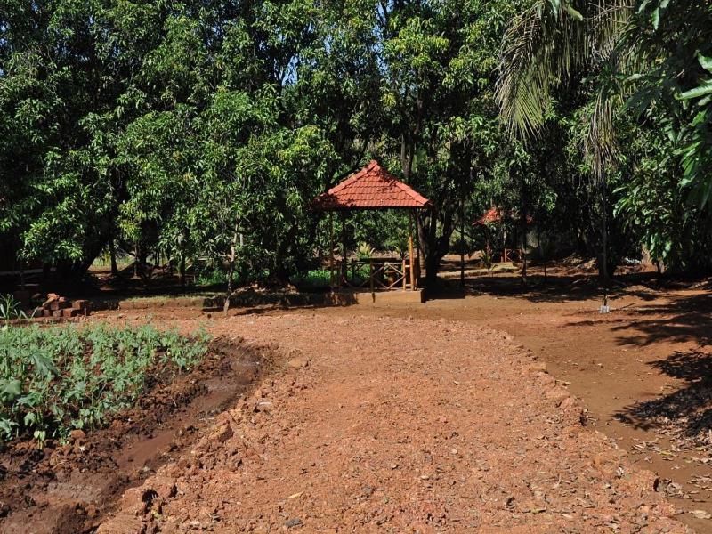 Red Roof Farmhouse Chiplun Exterior photo